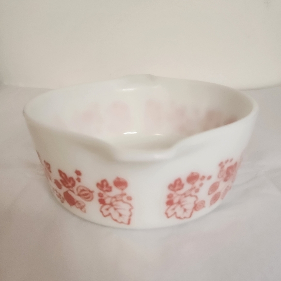 Vintage Pyrex Pink Gooseberry Casserole Dish - Picture 3 of 8